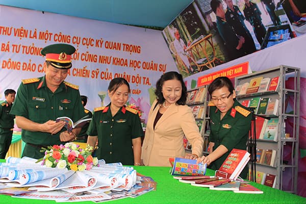 Trưng bày hơn 6.000 cuốn sách tại Cần Thơ