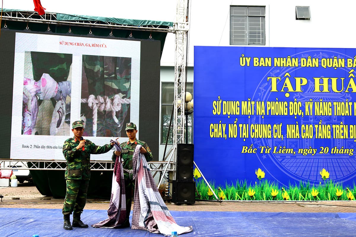 Quận Bắc Từ Liêm tập huấn sử dụng mặt nạ phòng độc