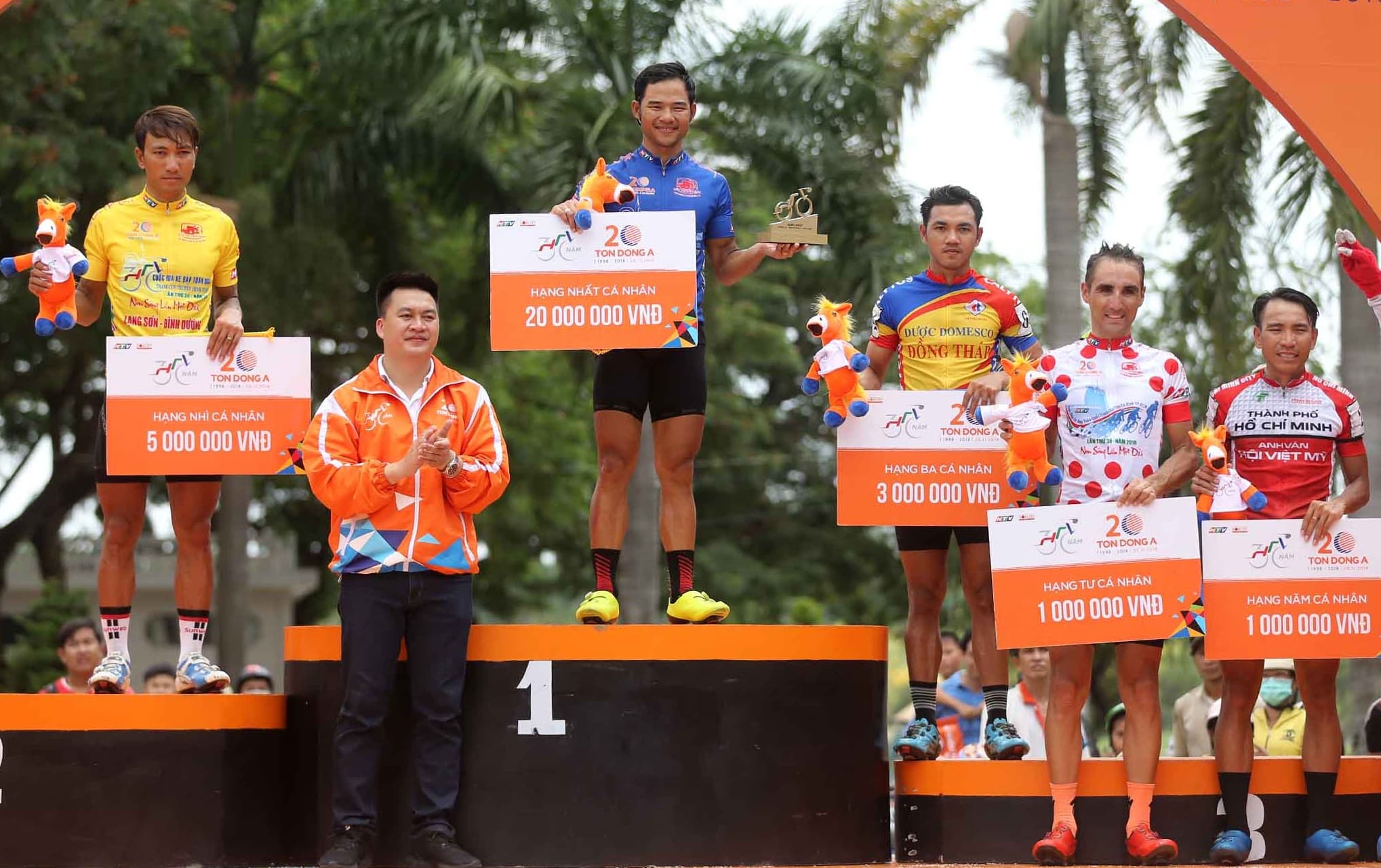 Lê Nguyệt Minh lần thứ 6 thắng chặng