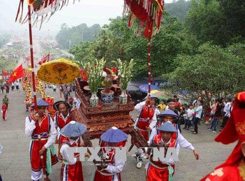 Lễ rước kiệu, dâng lễ vật cung tiến Tổ tiên tại Khu di tích lịch sử Đền Hùng