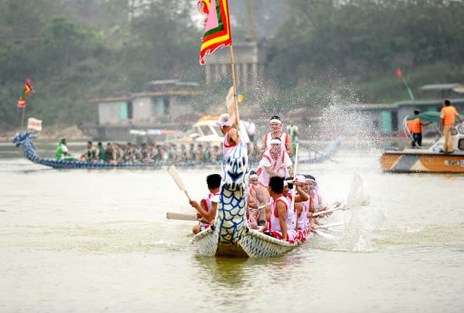 Lễ hội bơi chải truyền thống trên sông Lô năm 2018