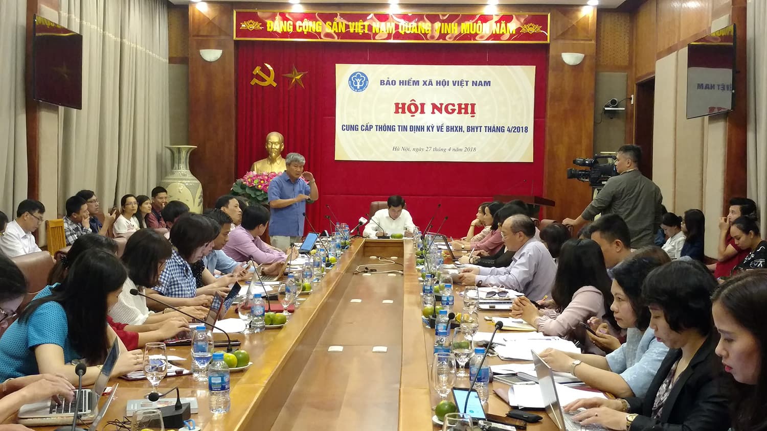 Bàn giao hơn 11 triệu sổ bảo hiểm xã hội cho người lao động