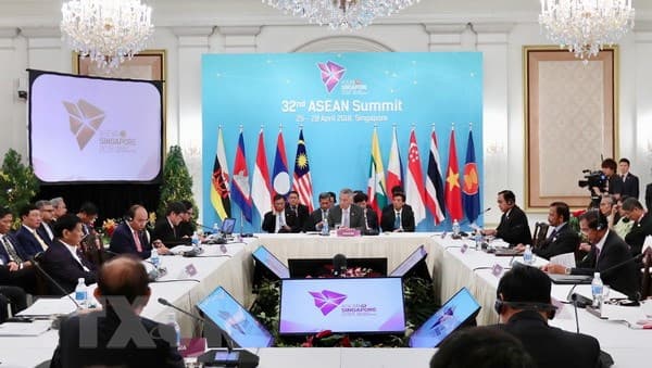 Thủ tướng Nguyễn Xuân Phúc tham dự Phiên họp toàn thể Hội nghị cấp cao ASEAN lần thứ 32