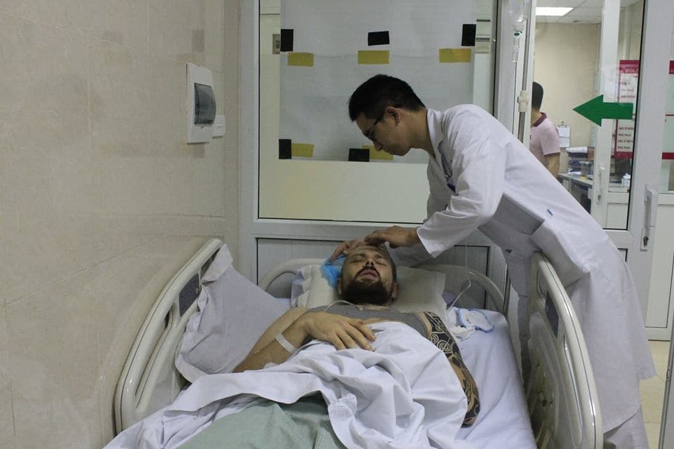 Bệnh viện E cứu sống bệnh nhân người nước ngoài hôn mê sâu