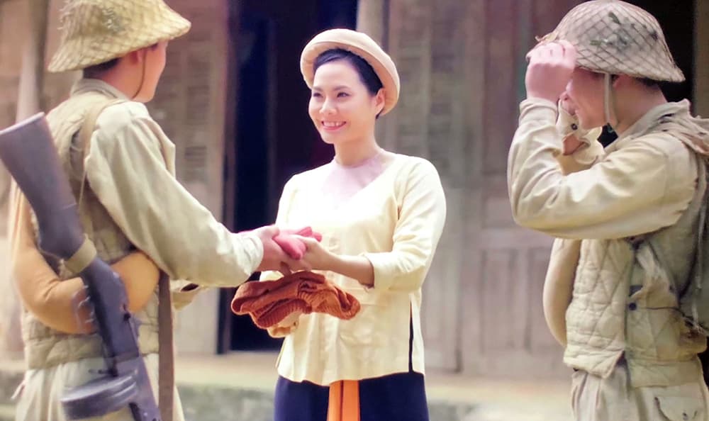 Lương Nguyệt Anh đằm thắm trong MV “Bộ đội về làng”