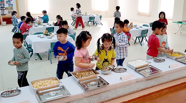 Bữa ăn trường học vẫn còn là nỗi lo