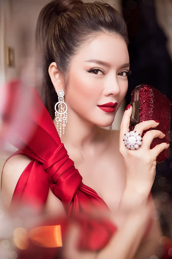 Diễn viên Lý Nhã Kỳ tạo bất ngờ tại Liên hoan phim Quốc tế Cannes