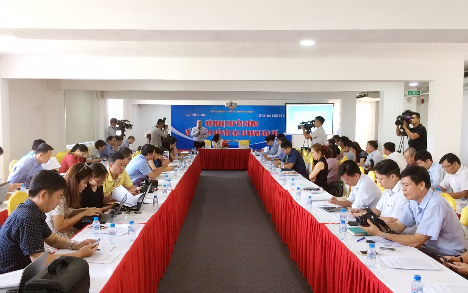 Đẩy mạnh truyền thông về việc làm, quản lý lao động và bảo hiểm thất nghiệp
