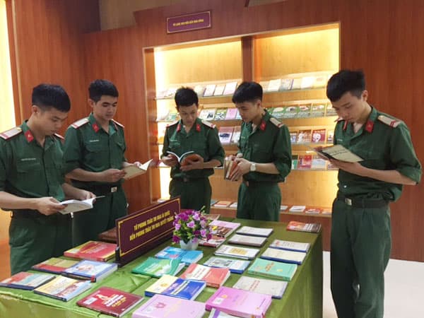 Trưng bày hơn 1000 ấn phẩm tại triển lãm “Hồ Chí Minh-chân dung một con người”