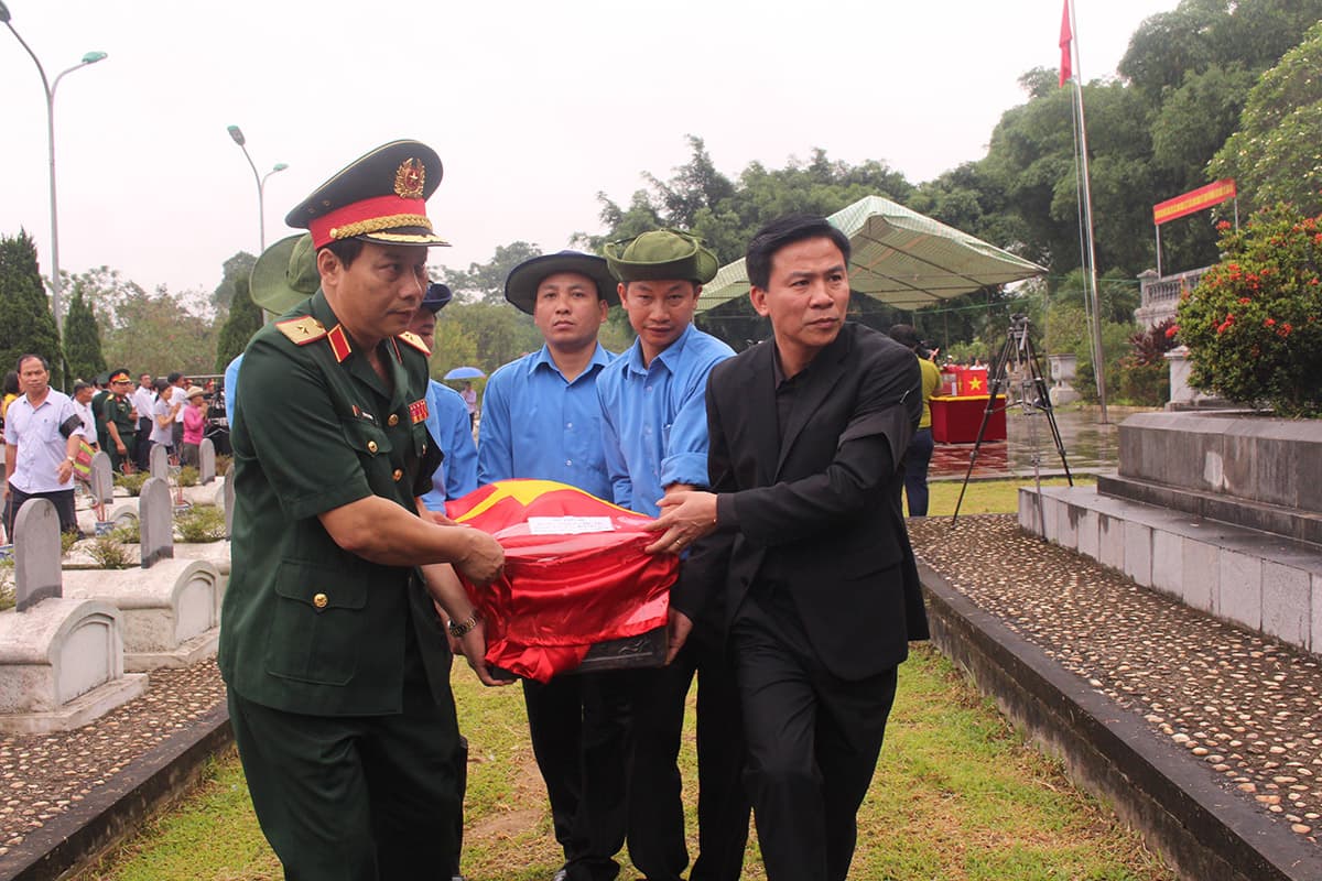 Tỉnh Thừa Thiên-Huế tổ chức Lễ truy điệu và an táng hài cốt các liệt sĩ hy sinh tại Lào