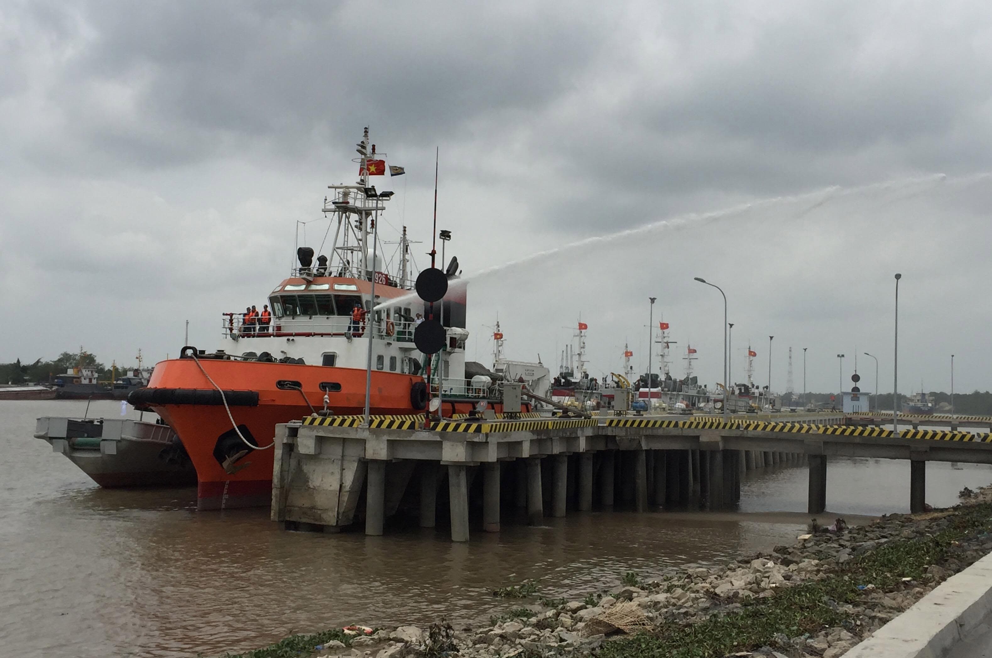 Làm chủ trang bị, xử lý kịp thời những tình huống bất ngờ
