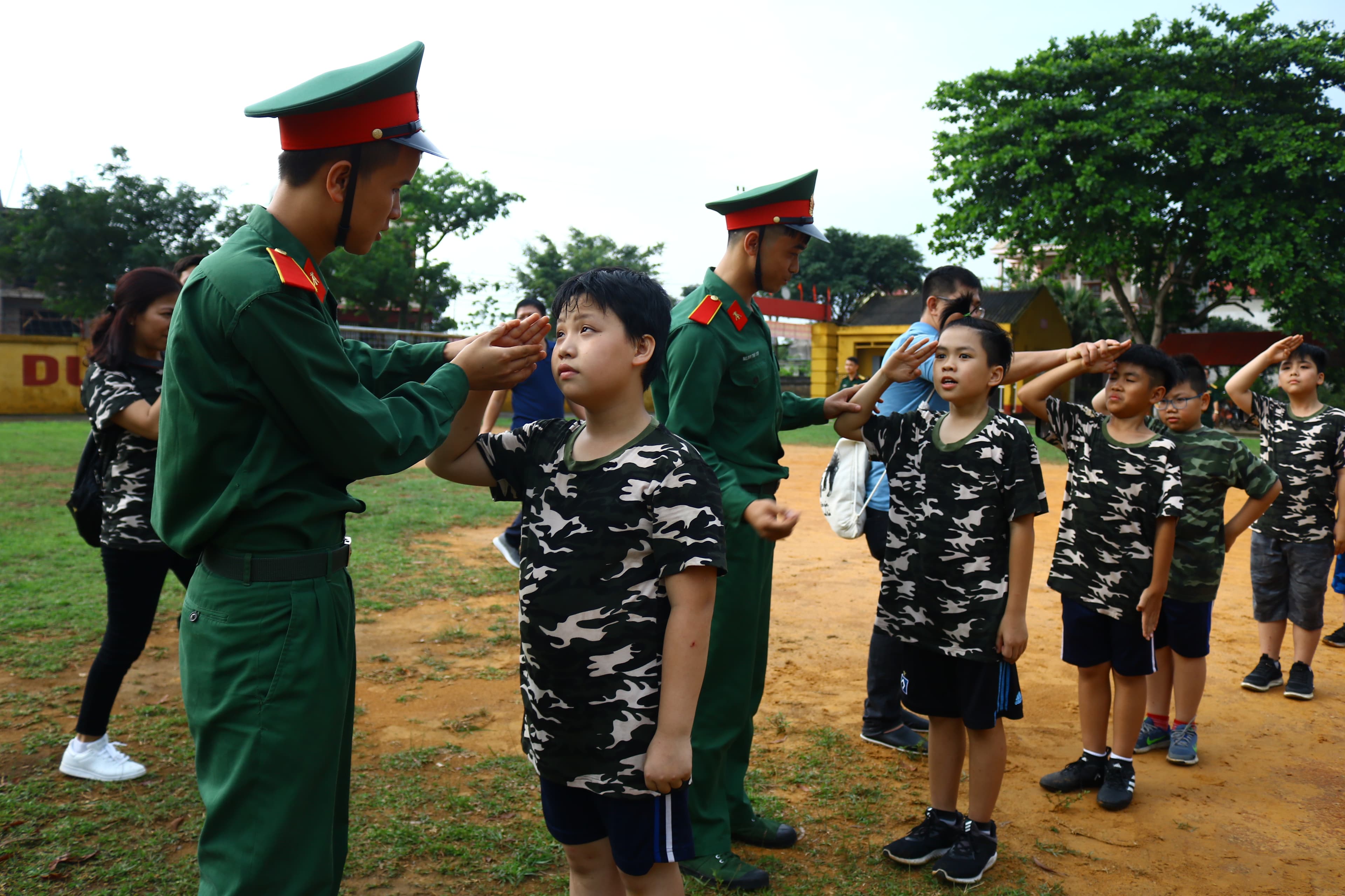 Giáo viên, học sinh giao lưu, trải nghiệm tại Kho Kỹ thuật 291