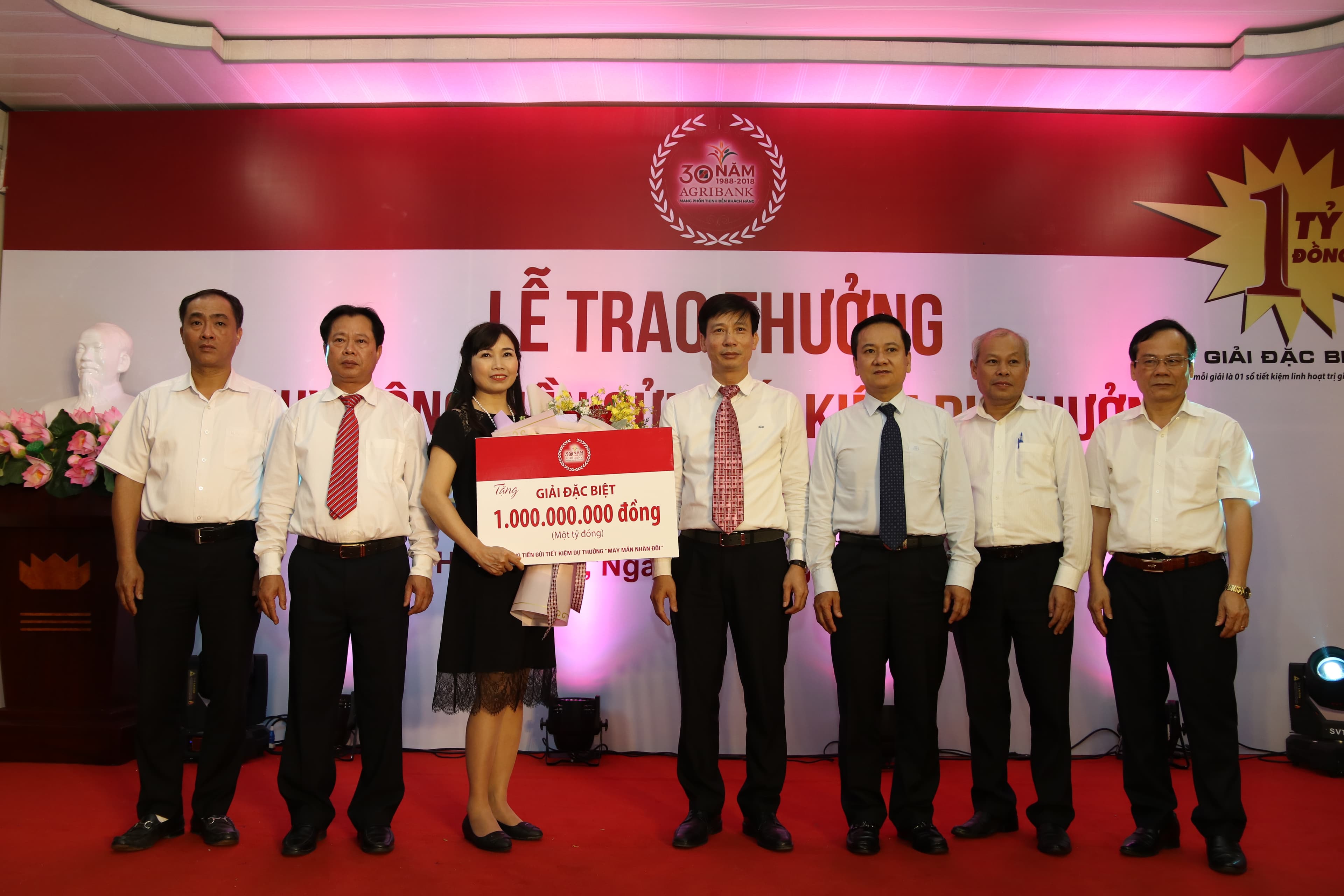 Agribank trao giải thưởng 1 tỷ đồng tặng khách hàng may mắn