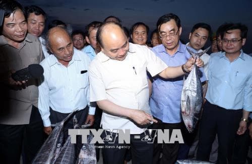 Thủ tướng Nguyễn Xuân Phúc kiểm tra việc đền bù thiệt hại do sự cố môi trường biển tại Thừa Thiên- Huế và Quảng Trị