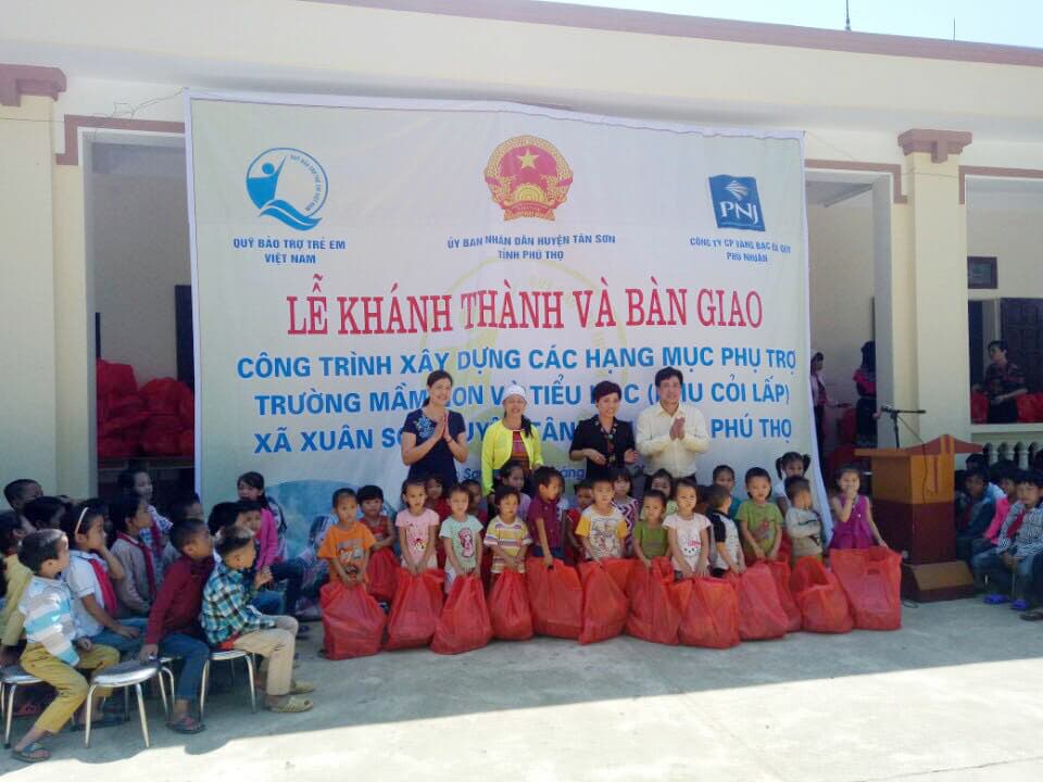 Hỗ trợ gần 600 triệu đồng xây công trình phụ trợ trường học tại Phú Thọ