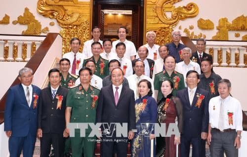 Thủ tướng Nguyễn Xuân Phúc tiếp Đoàn đại biểu cựu thiếu niên dũng sĩ diệt Mỹ