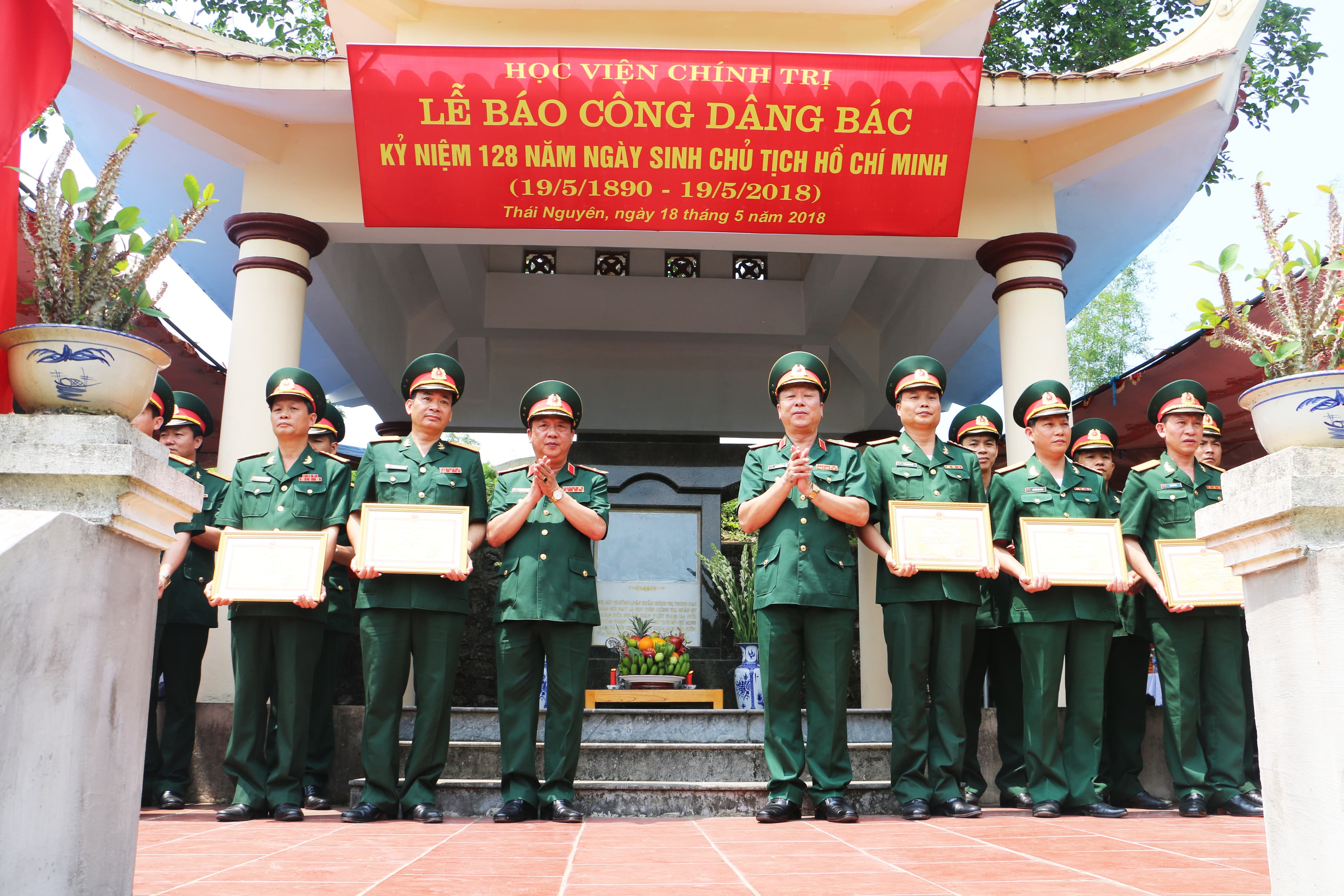 Học viện Chính trị tổ chức hành quân về nguồn