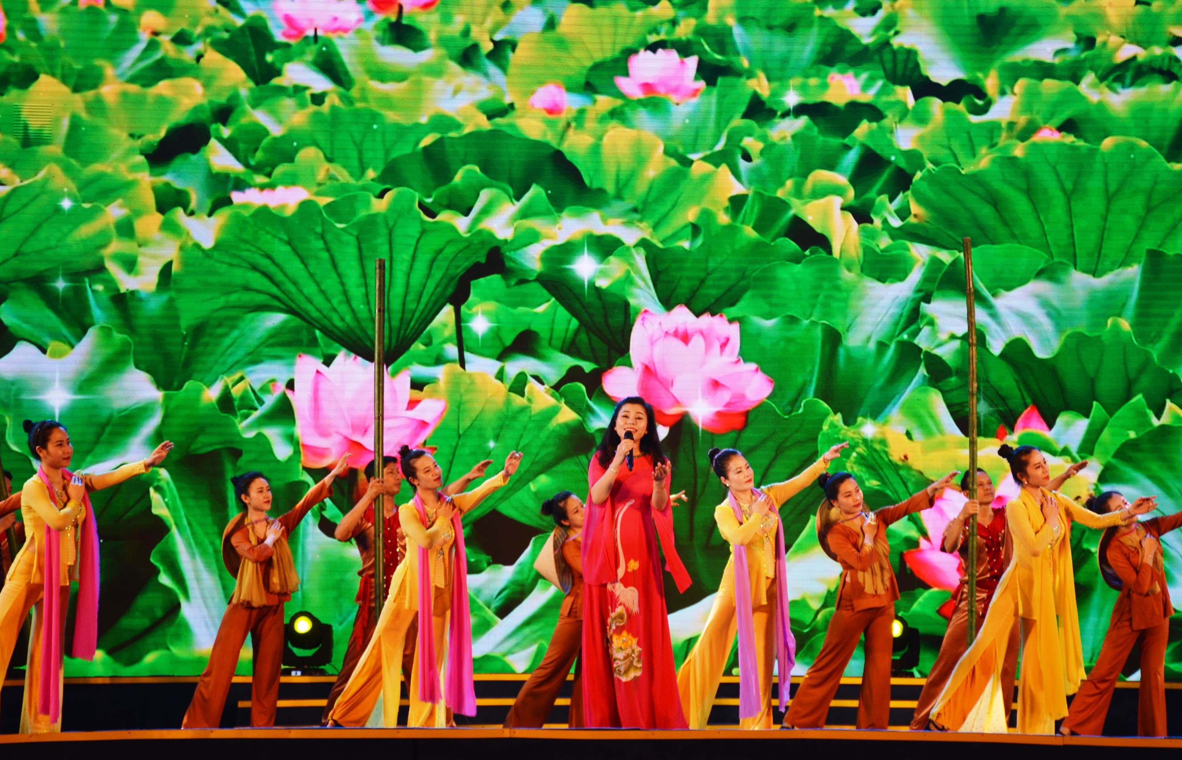 "Dâng Người câu hát quê hương"