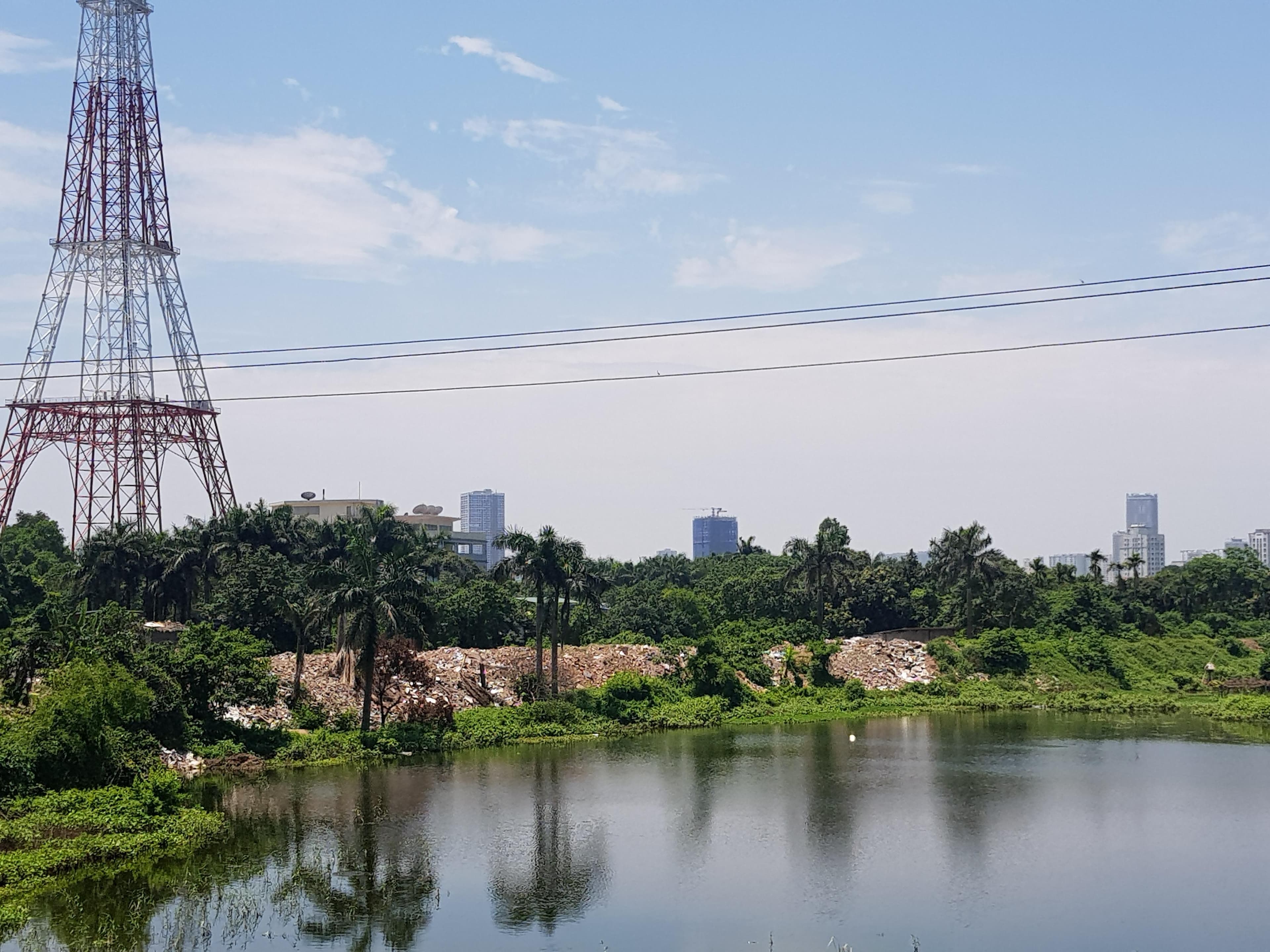 Ngăn chặn tình trạng đổ phế thải xuống hồ