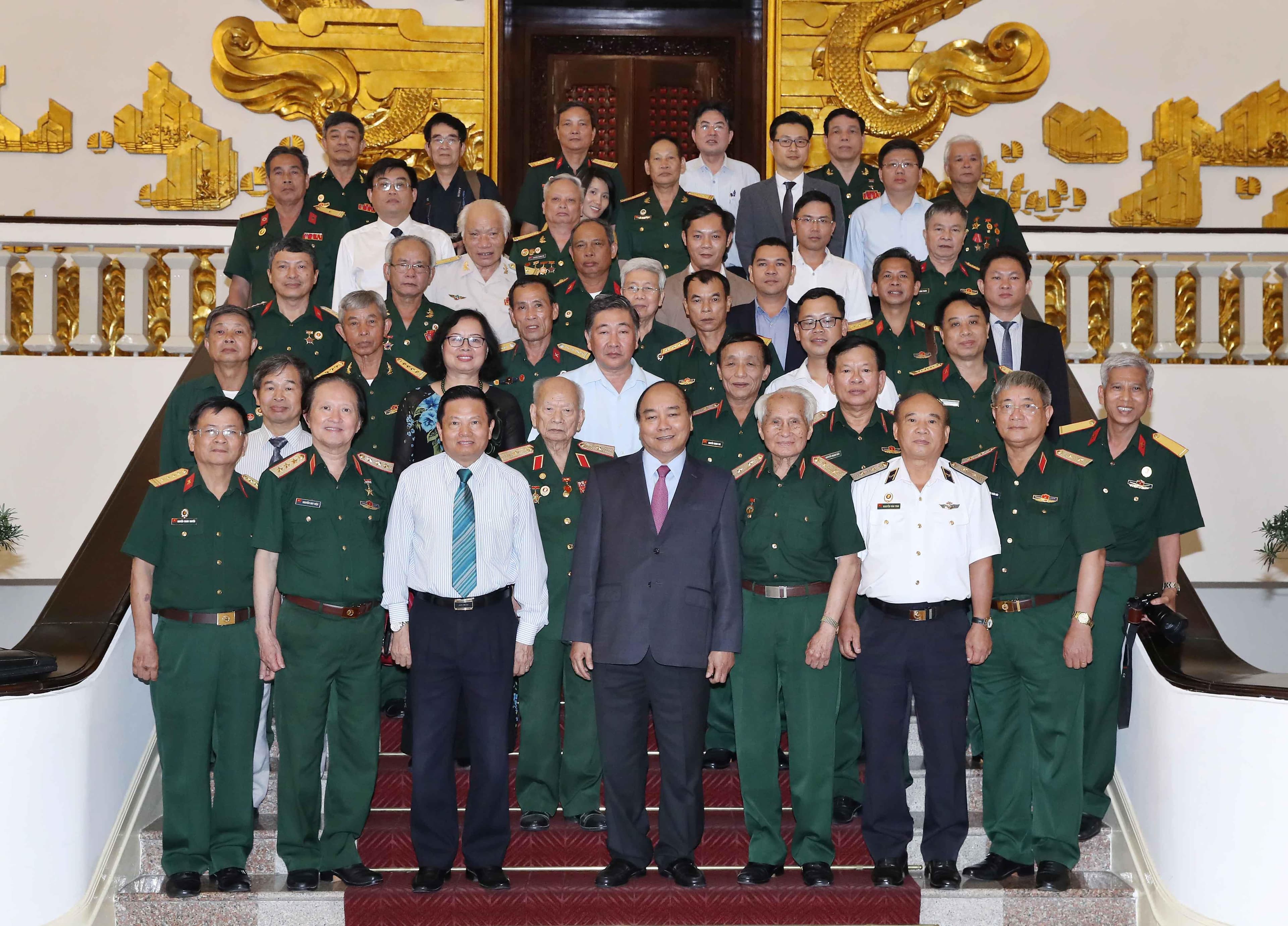 Thủ tướng gặp mặt Ban chỉ đạo công trình sách "Ký ức người lính"