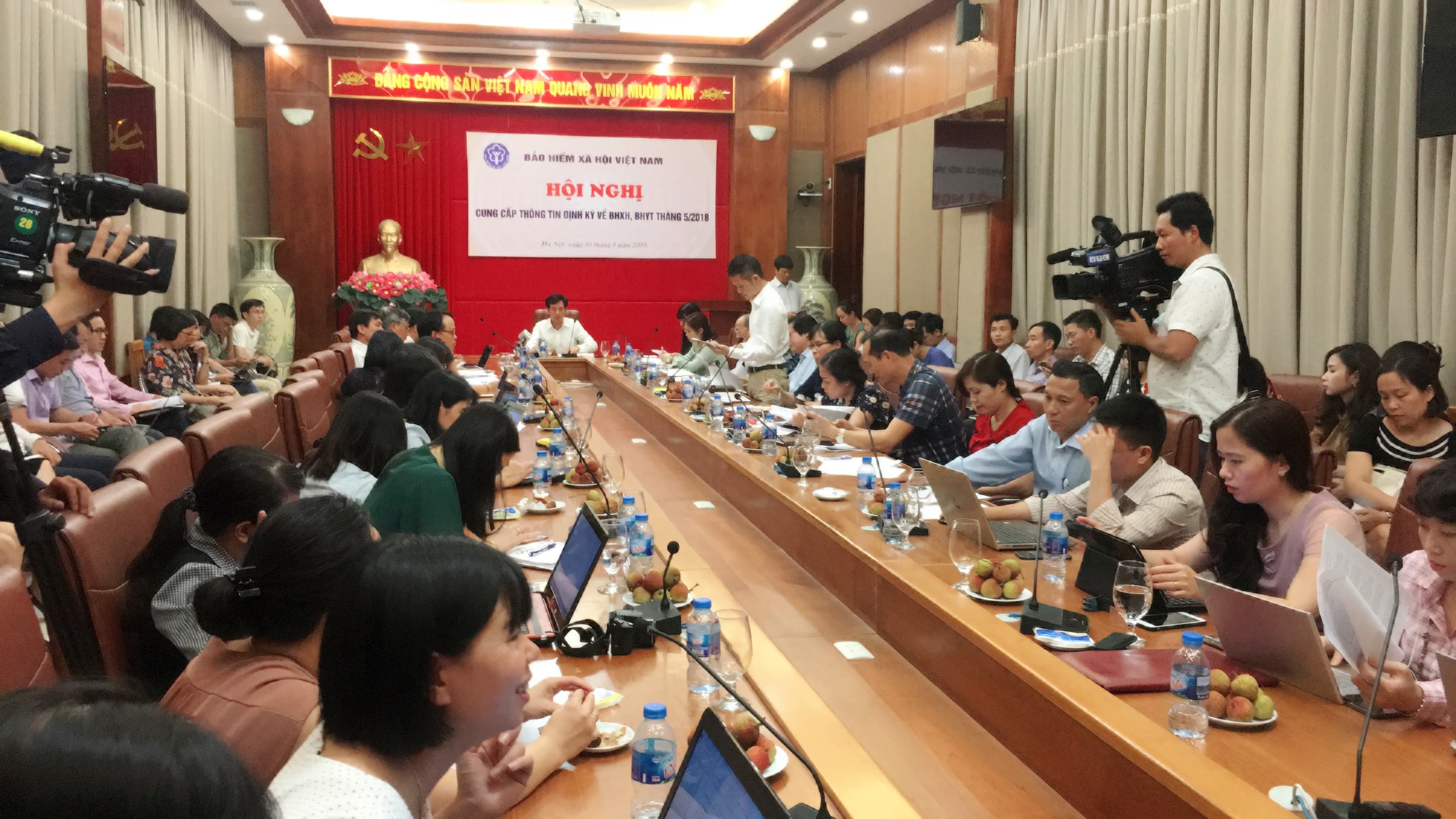 Khoảng 15,3 triệu lượt người khám chữa bệnh bằng bảo hiểm y tế