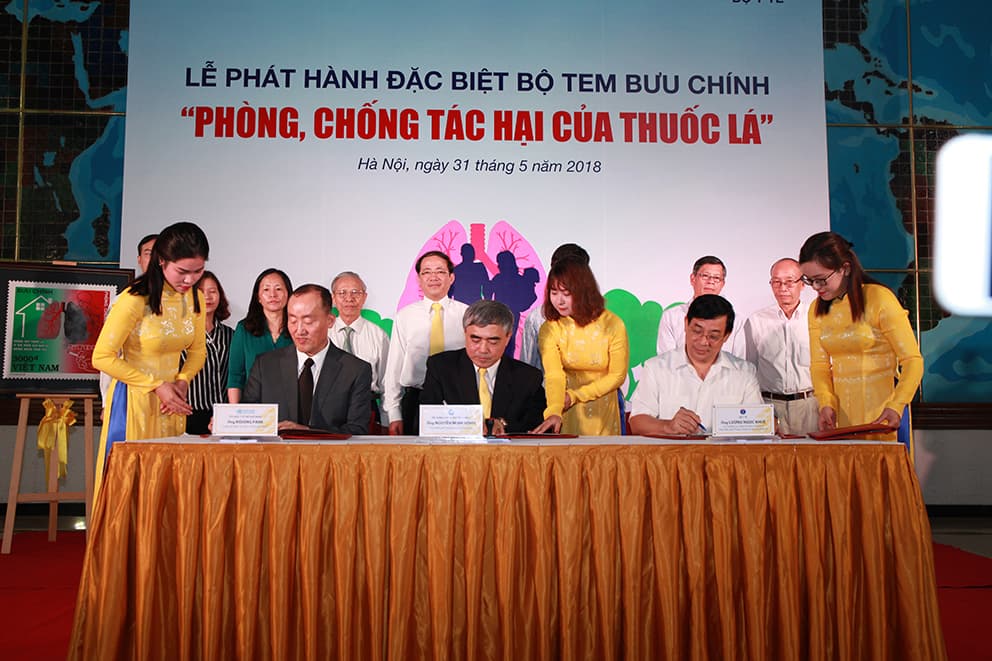 Phát hành đặc biệt bộ tem “Phòng, chống tác hại của thuốc lá”
