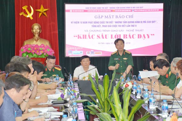 Gặp mặt báo chí giới thiệu 10 năm Cuộc thi viết “Những tấm gương bình dị mà cao quý”