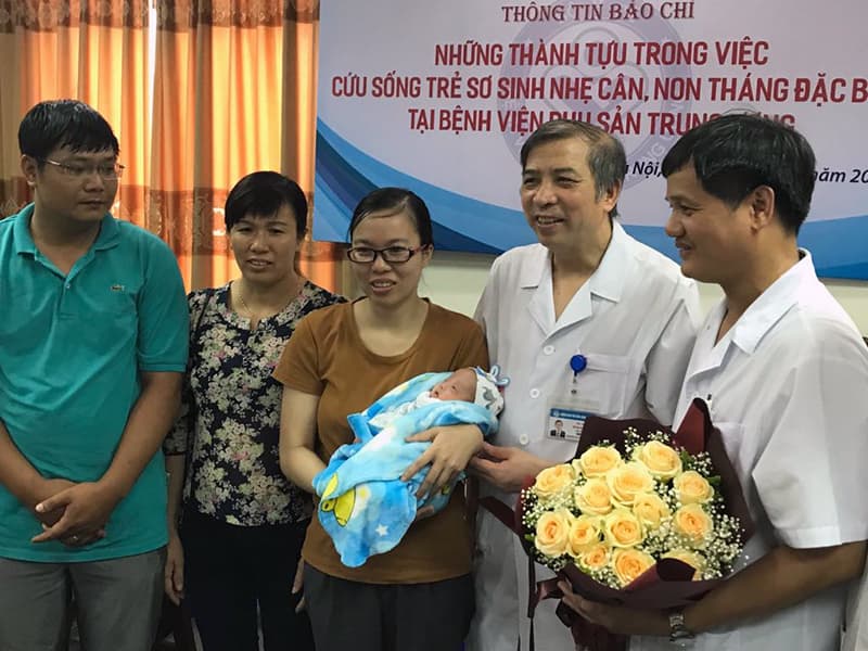 Nuôi thành công trẻ sinh non nặng 500g