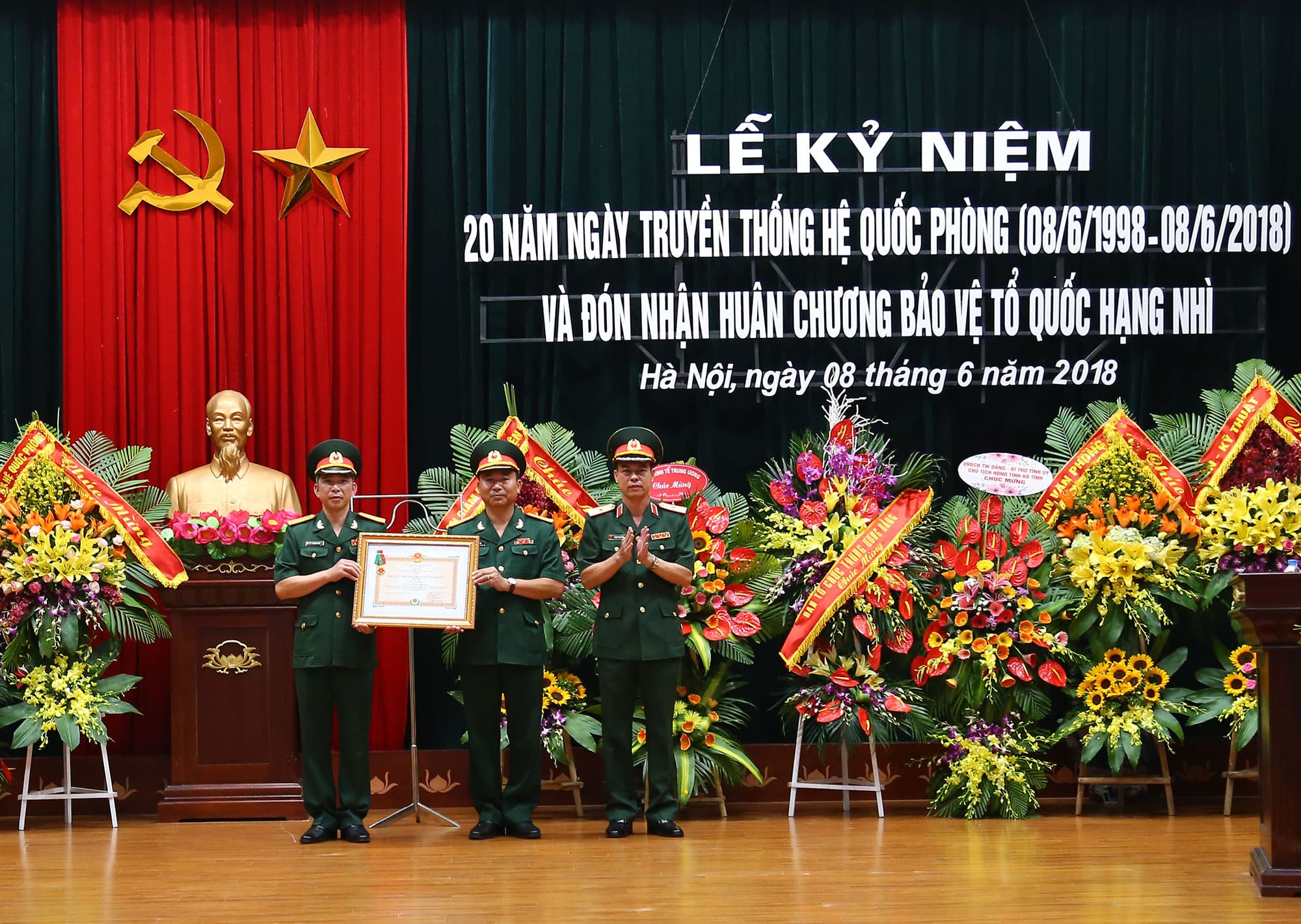 Hệ Quốc phòng (Học viện Quốc phòng) đón nhận Huân chương Bảo vệ Tổ quốc hạng Nhì