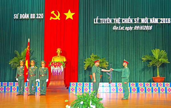 Sư đoàn 320 tổ chức lễ Tuyên thệ chiến sĩ mới năm 2018