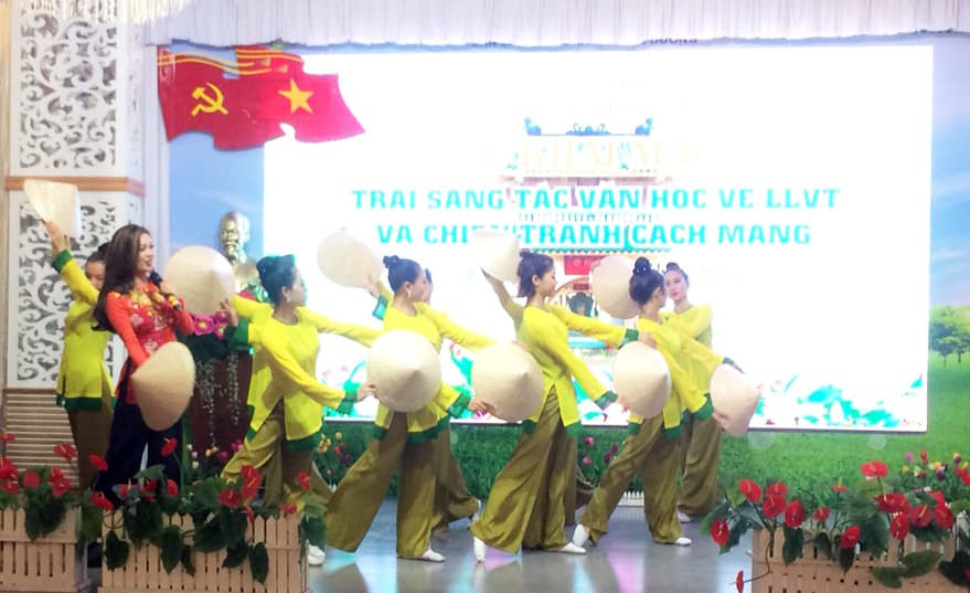 Khai mạc trại sáng tác văn học về LLVT, chiến tranh cách mạng và bảo vệ Tổ quốc