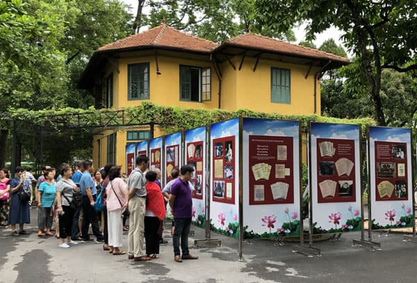 Triển lãm “Chủ tịch Hồ Chí Minh với phong trào thi đua yêu nước”