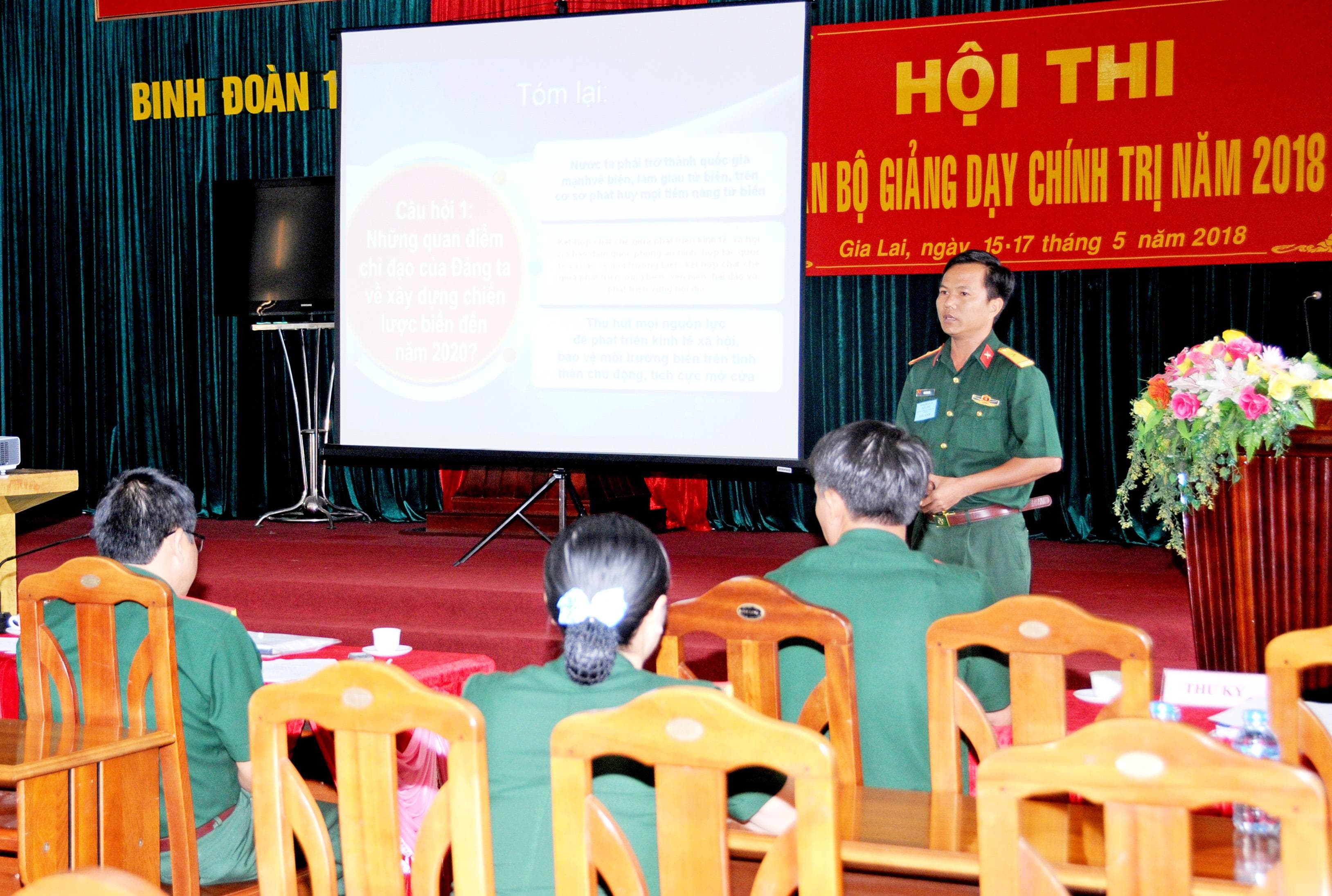 Để giảng bài chính trị “dễ nhớ, dễ hiểu, dễ làm theo”