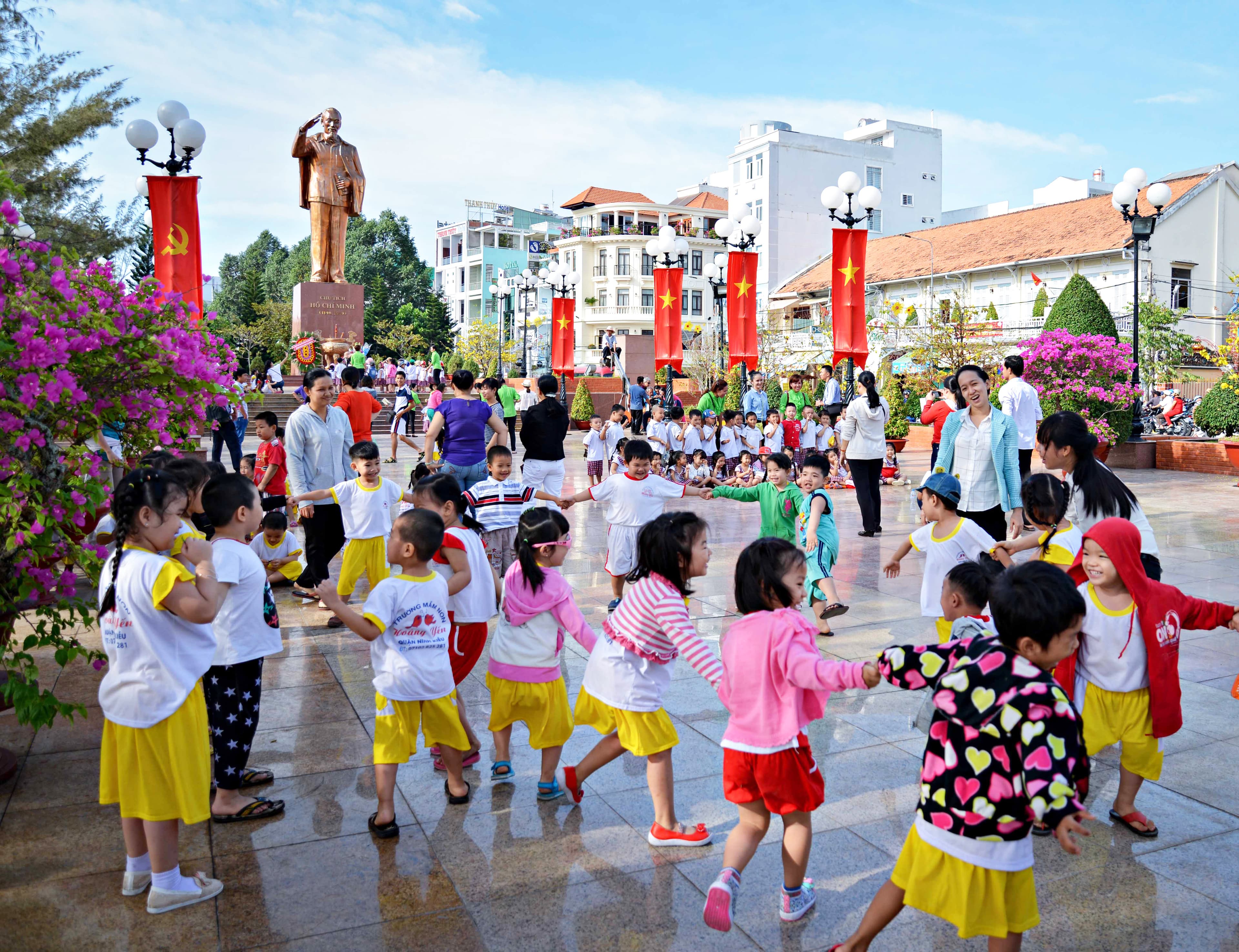 Người chọn vị trí đặt tượng đài Bác Hồ ở bến Ninh Kiều