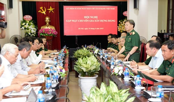 Báo Quân đội nhân dân gặp mặt chuyên gia xây dựng Đảng