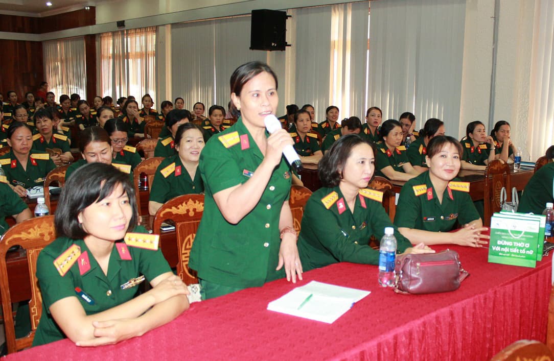 Truyền thông về chăm sóc sức khỏe sinh sản cho nữ quân nhân
