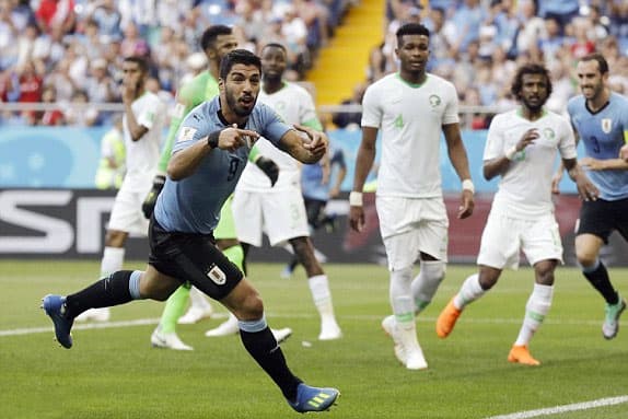 Uruguay 1-0 Ả Rập Xê Út: Suarez ghi bàn giúp Uruguay đi tiếp