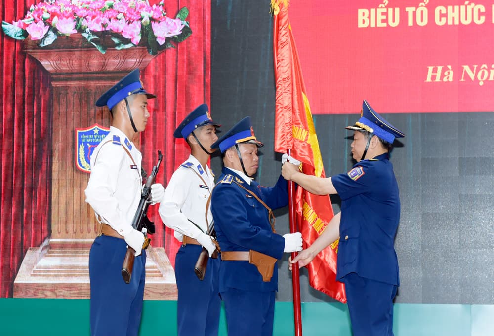 Công bố Quyết định về tổ chức lại và ban hành biểu tổ chức biên chế lực lượng Cảnh sát biển
