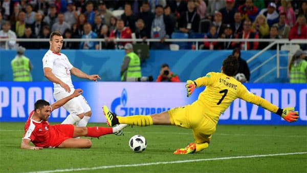 Thụy Sĩ - Serbia 2-1: Tính toán đúng như đồng hồ