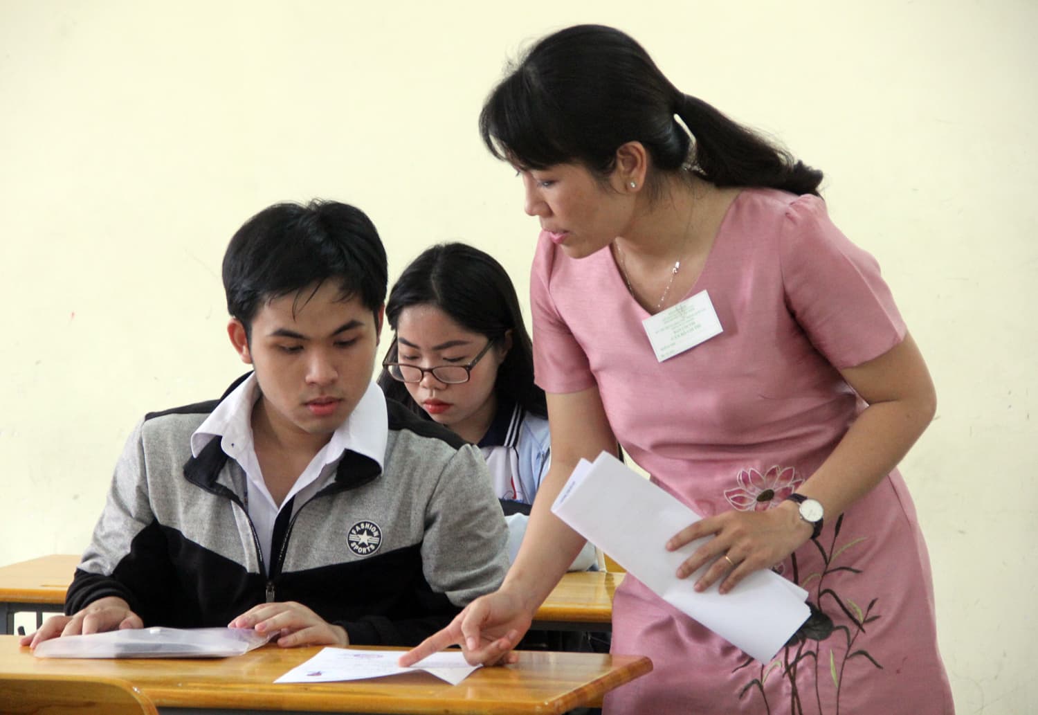 Thí sinh cả nước làm thủ tục thi THPT quốc gia 2018