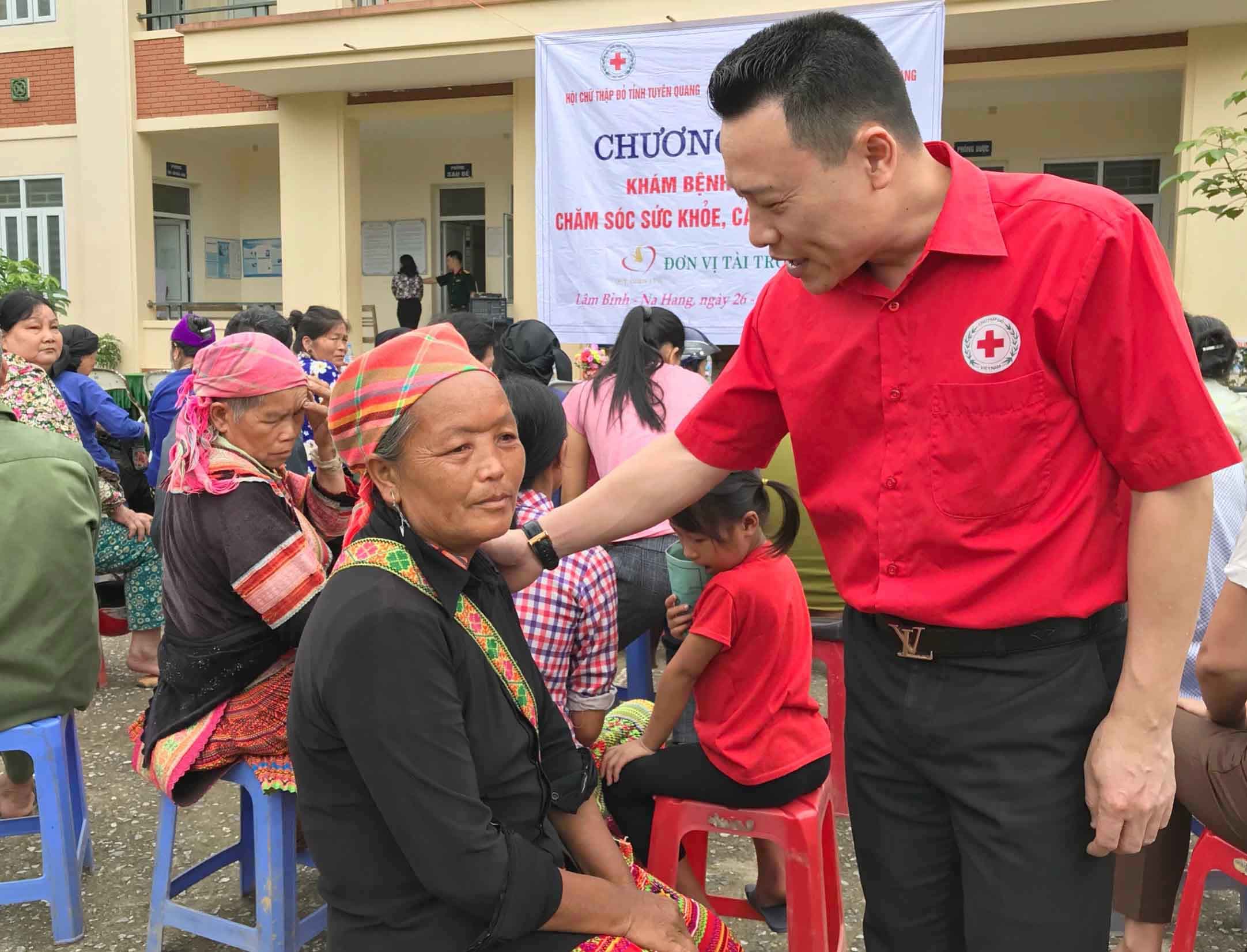 Khám bệnh, tư vấn sức khỏe, cấp thuốc miễn phí cho đồng bào vùng đặc biệt khó khăn tỉnh Tuyên Quang