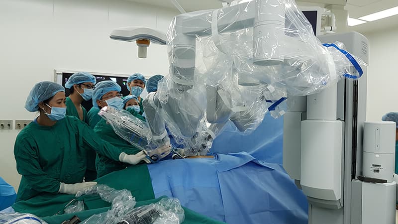 Việt Nam lần đầu tiên thực hiện thành công 2 ca ghép thận bằng robot