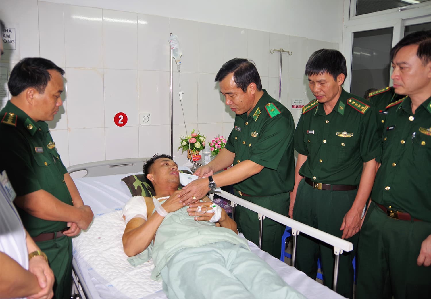 Hai trinh sát biên phòng bị thương khi vây bắt đối tượng buôn ma túy đã ổn định sức khỏe