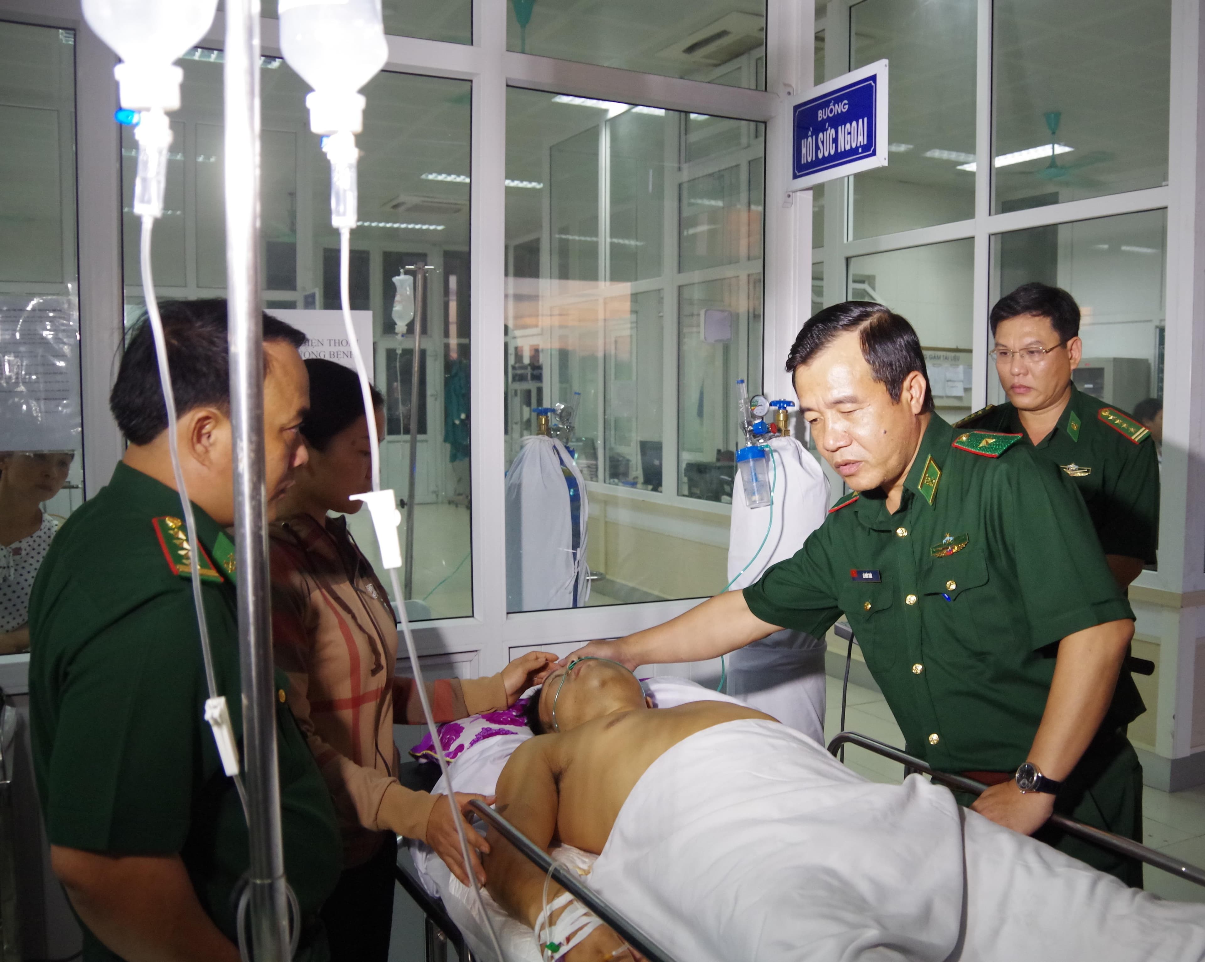 Bị thương nặng vẫn hỗ trợ đồng đội hoàn thành nhiệm vụ