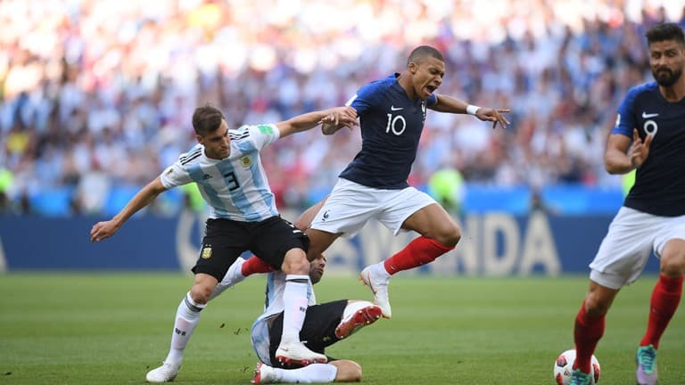 Pháp 4 - 3 Argentina: Trận đấu của những “siêu phẩm”