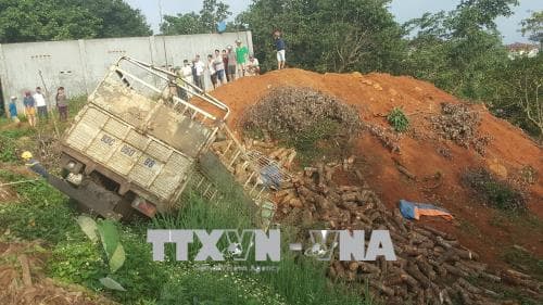 Xe tải tông xe ba gác, 2 người tử vong tại chỗ