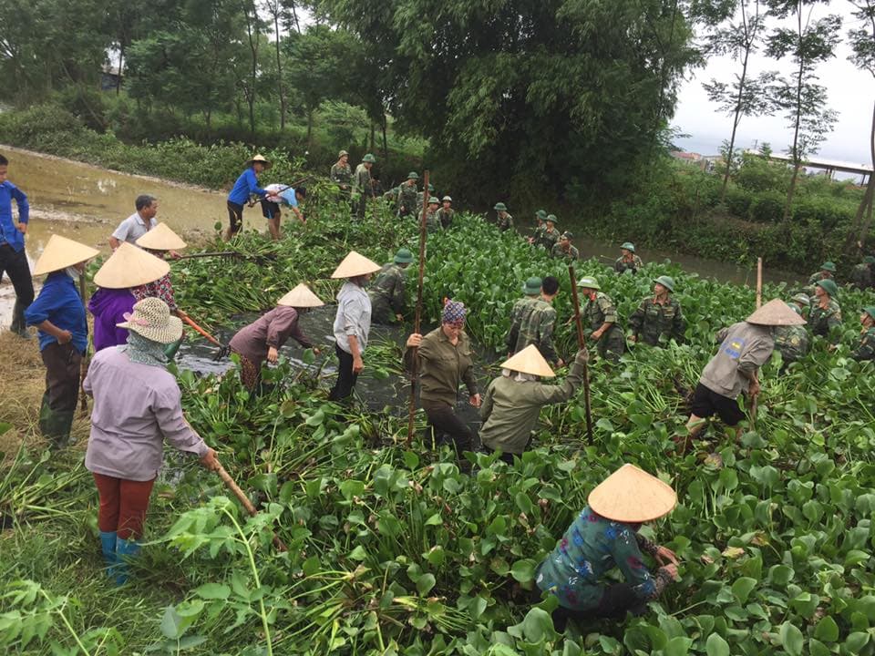 Cán bộ, học viên Trường Sĩ quan Chính trị hành quân làm công tác dân vận