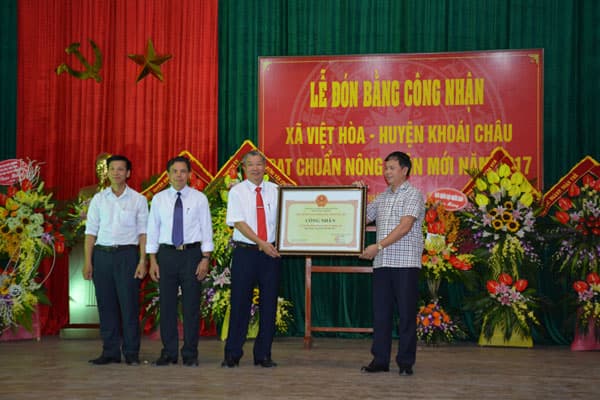 Xã Việt Hòa, huyện Khoái Châu (Hưng Yên) đón bằng công nhận xã đạt chuẩn nông thôn mới năm 2017