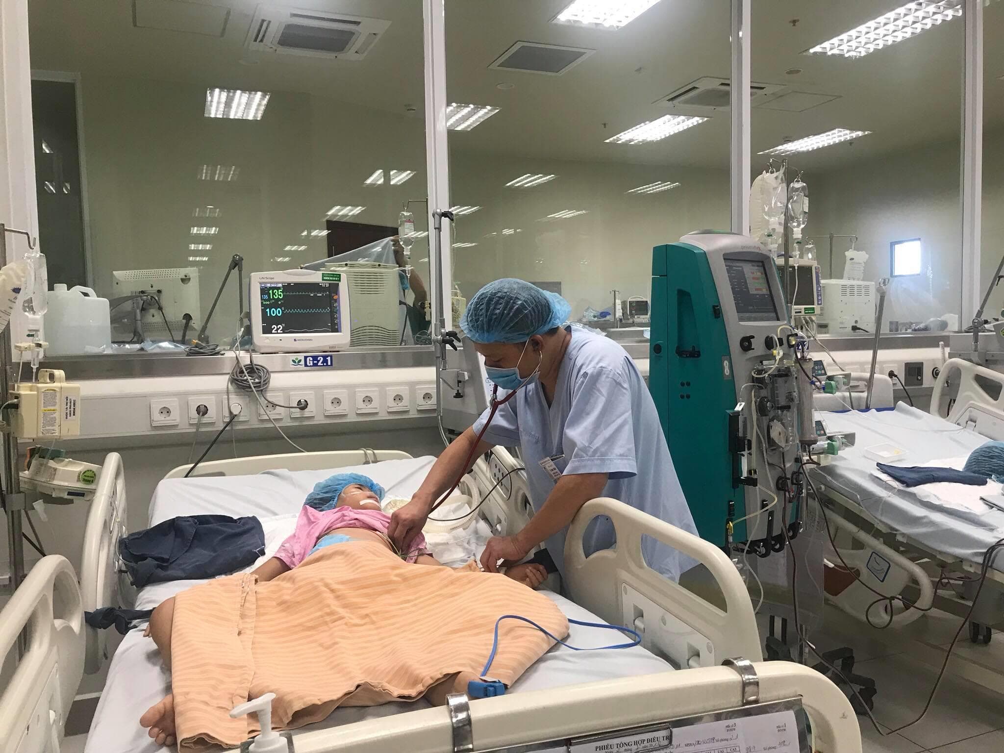 Nắng nóng khiến số người già, trẻ nhỏ nhập viện tăng