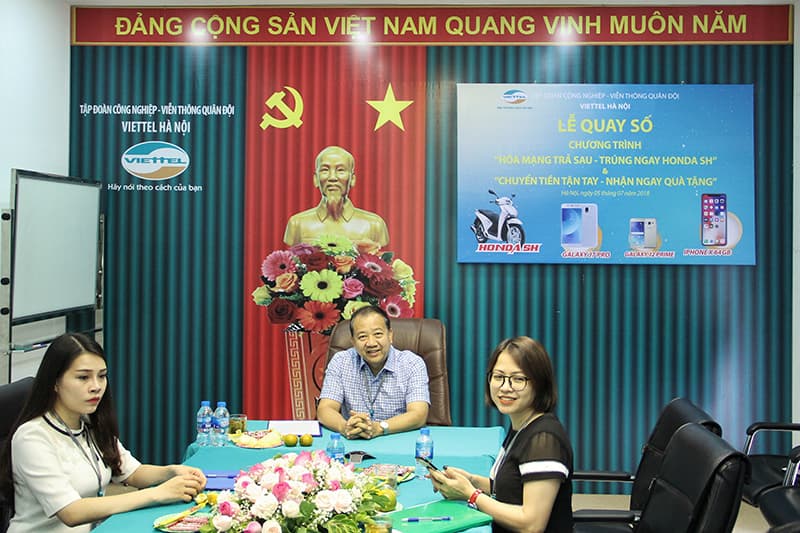 Tìm ra khách hàng trúng thưởng chương trình của Viettel Hà Nội